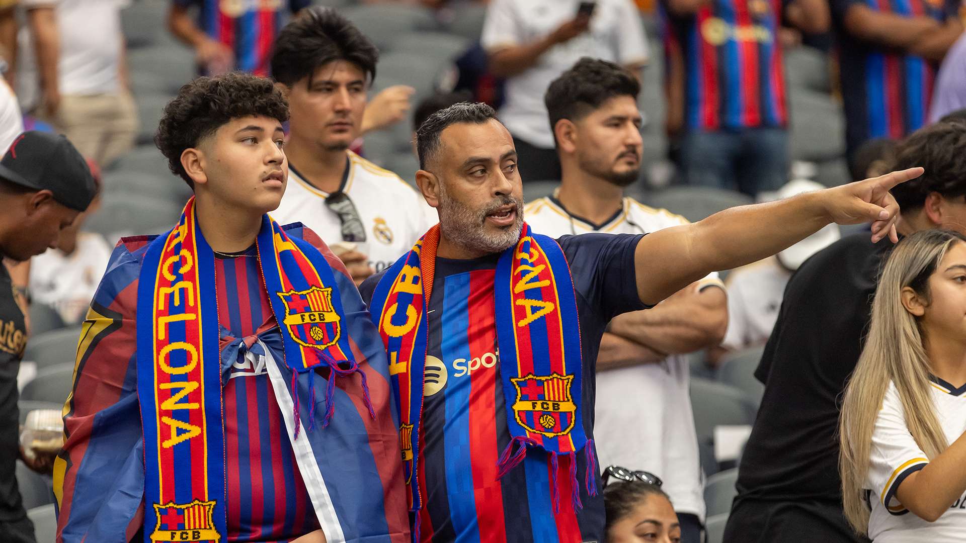 费迪南德评曼联安东尼表现不佳 球迷对其未来充满疑虑